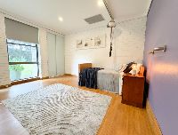 Large spacious bedroom