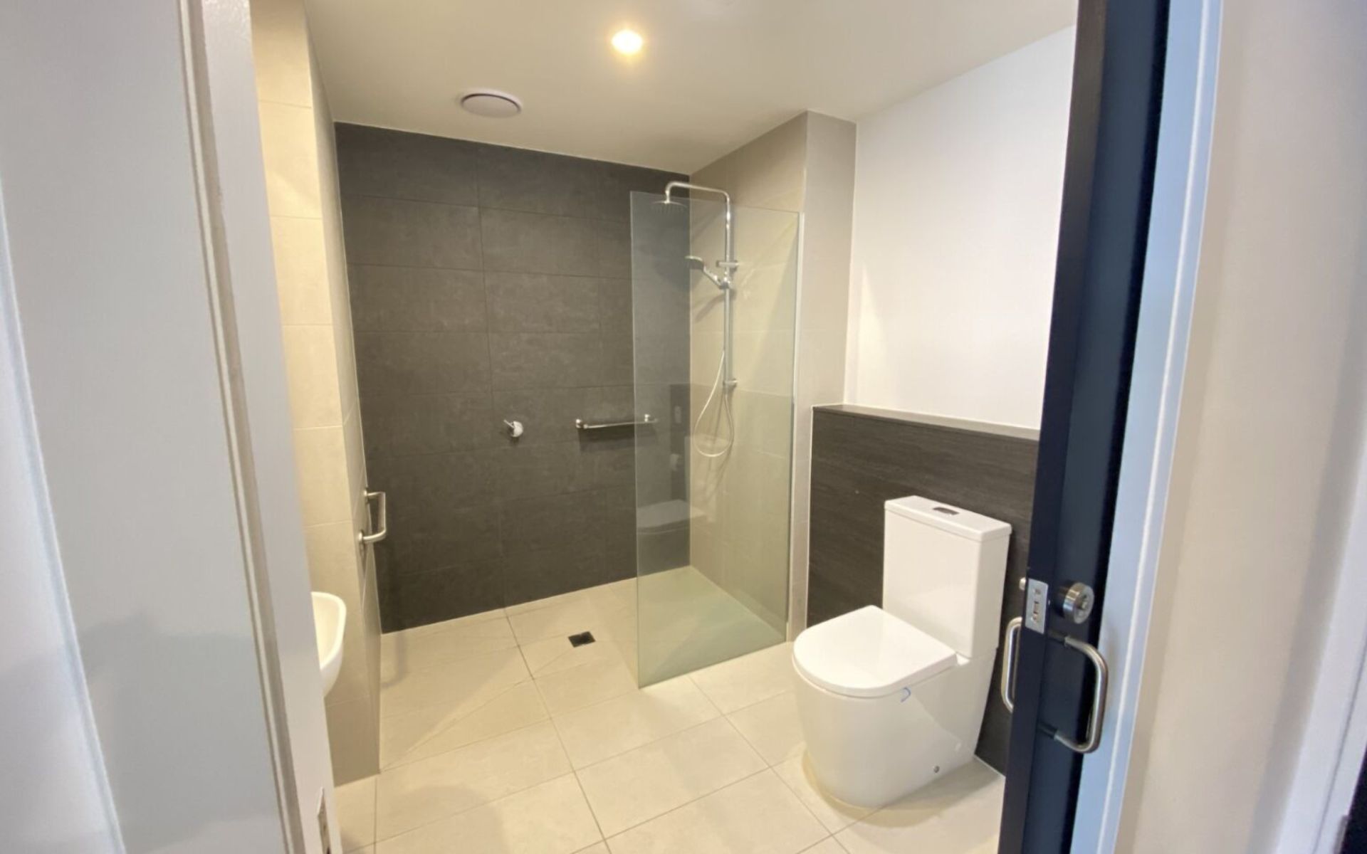 Blackburn pace   bathroom