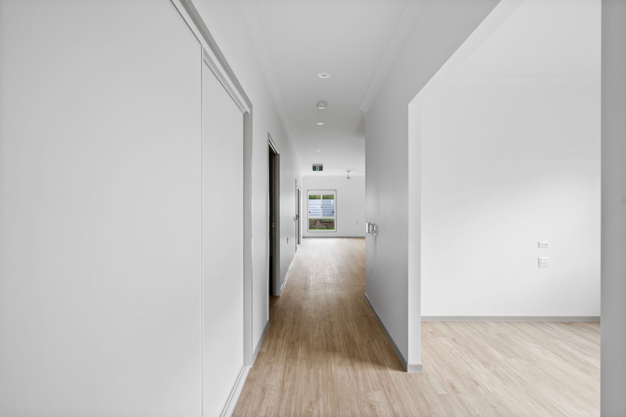 006 Open2view_ID999346-23_Brentwood_Street