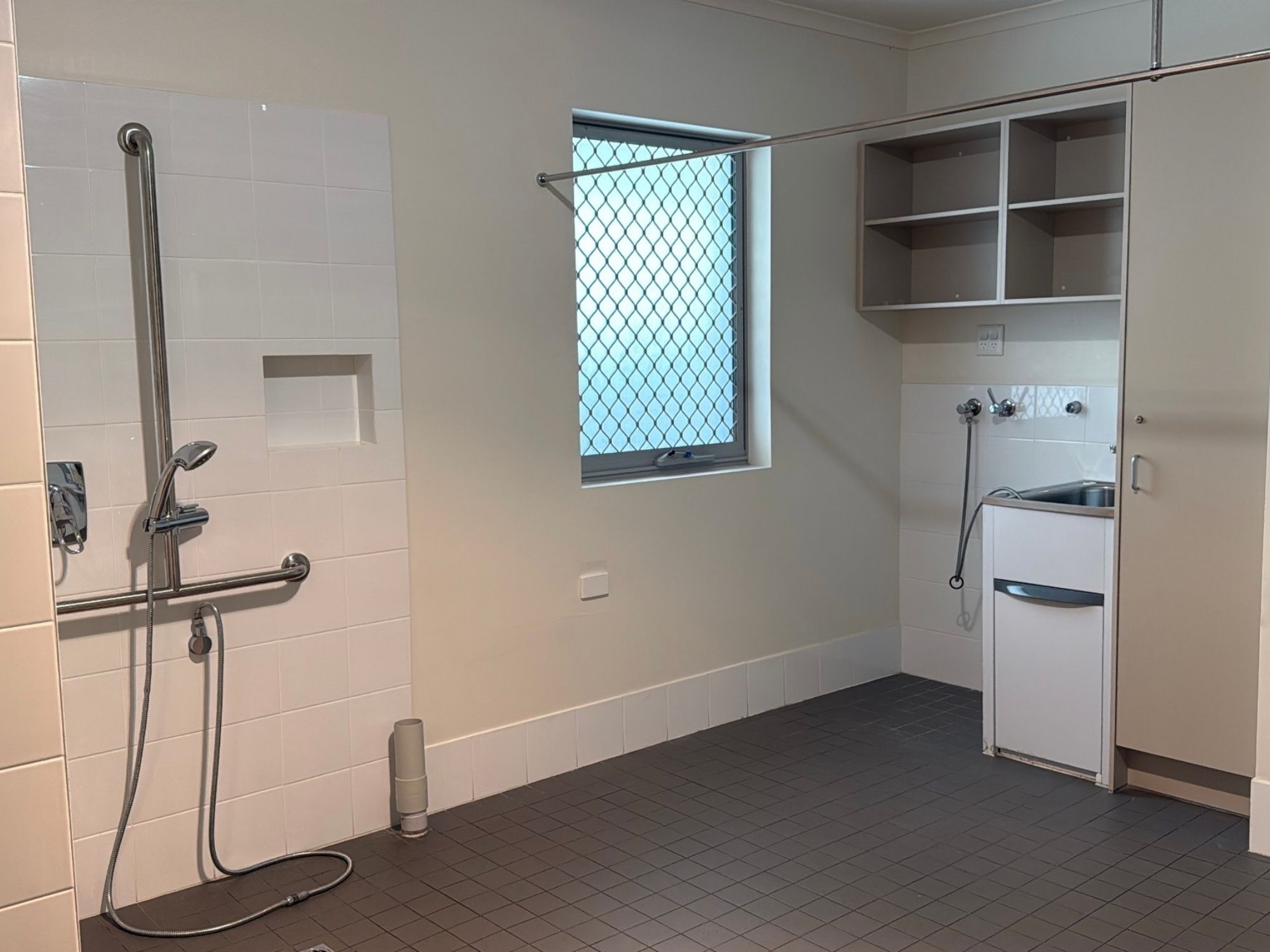 1 52 Foster Street - bathroom 5