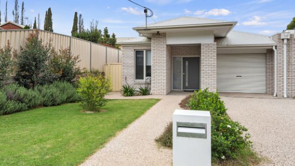 harlaxton dax40603p-accommodation-l_01