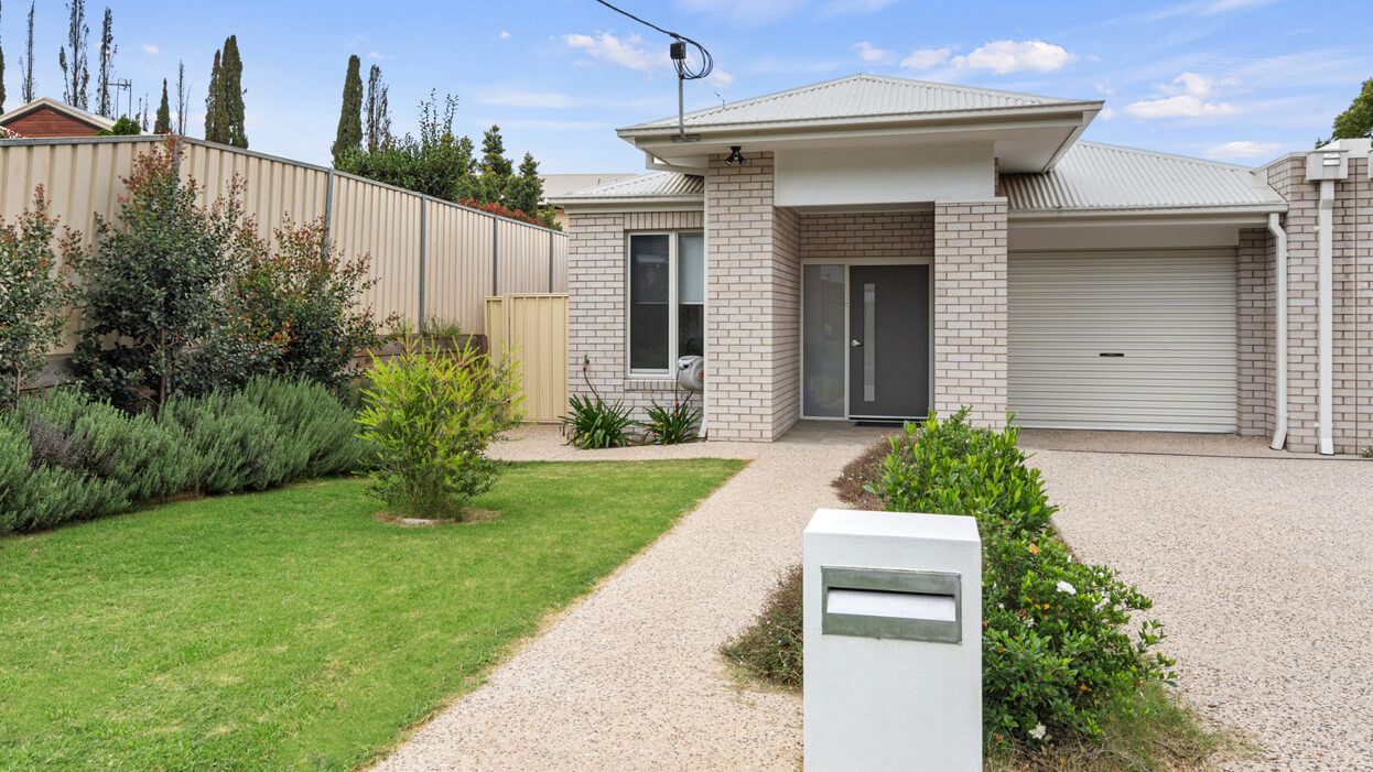 harlaxton dax40603p-accommodation-l_01