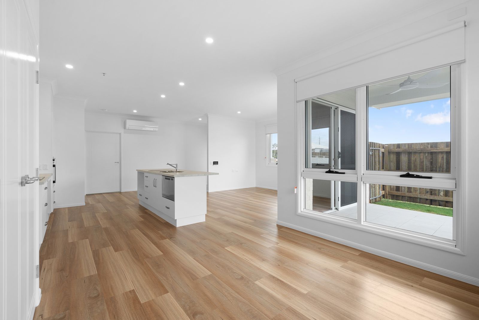 002 Open2view_ID990157-2_11_Ewan_Cres_Kearney_Springs