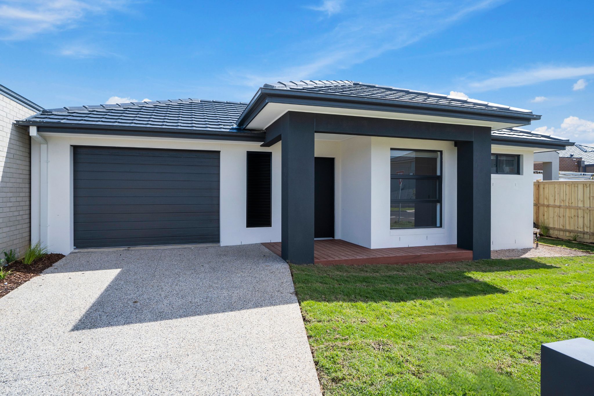 012 Open2view_ID779471-1_Empress_St