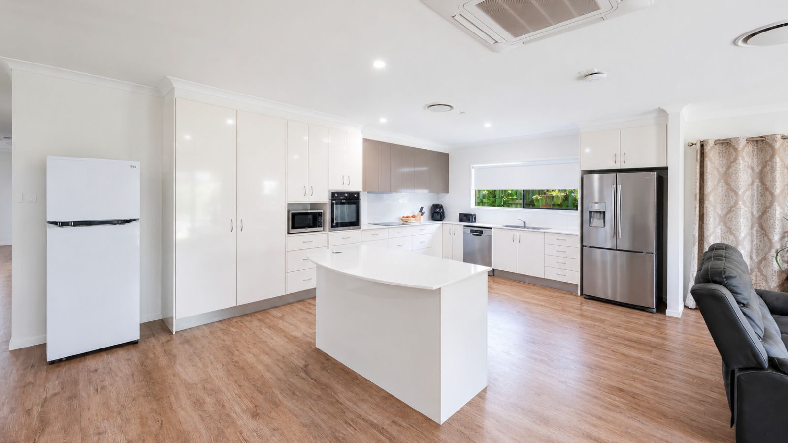 norman gardens-dax40268P-accommodation-04-l