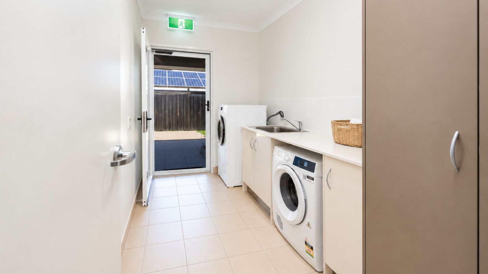 norman gardens-dax40268P-accommodation-05-l