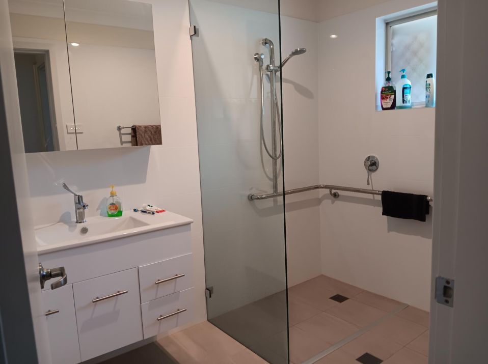 Rainbow Haven   Bathroom 2