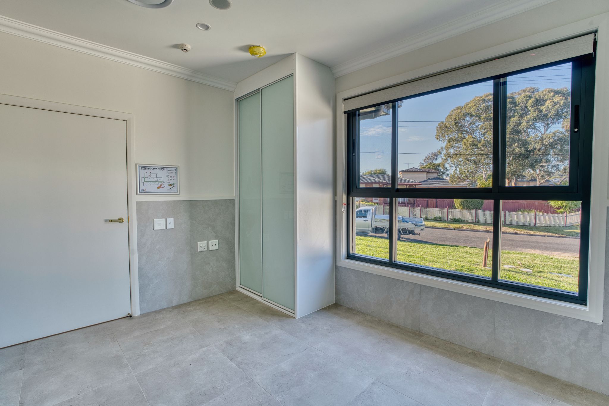 1NO07842 HDR