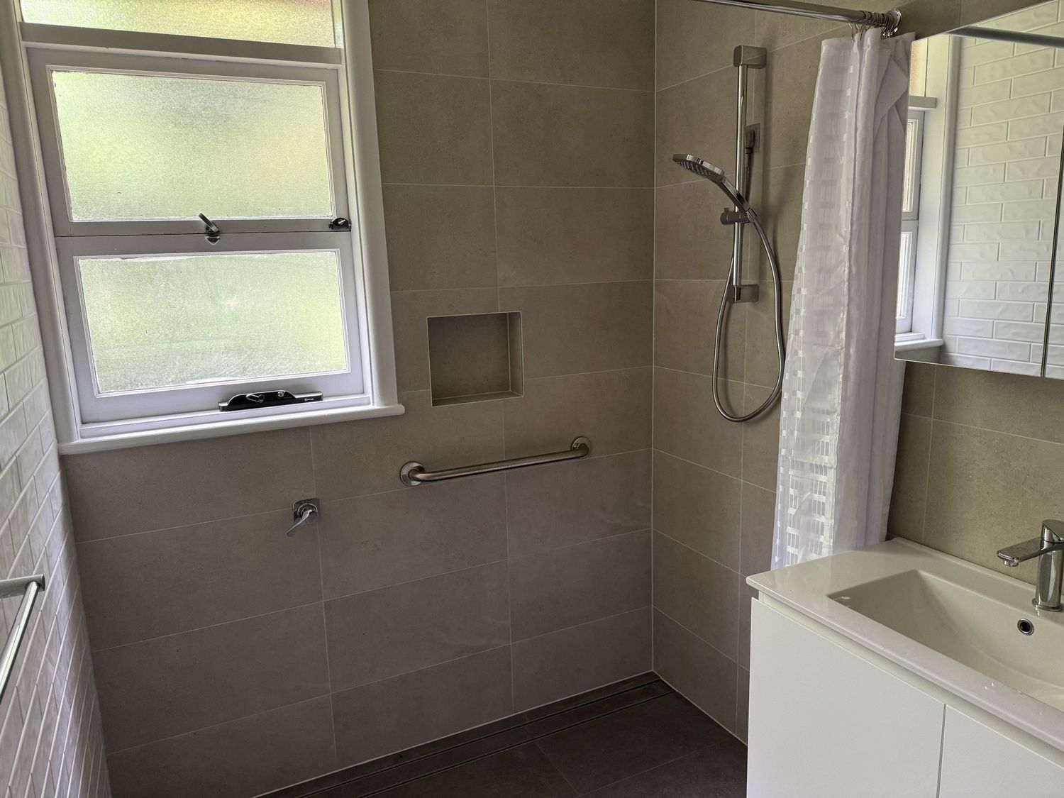 Loftus197bathroom min