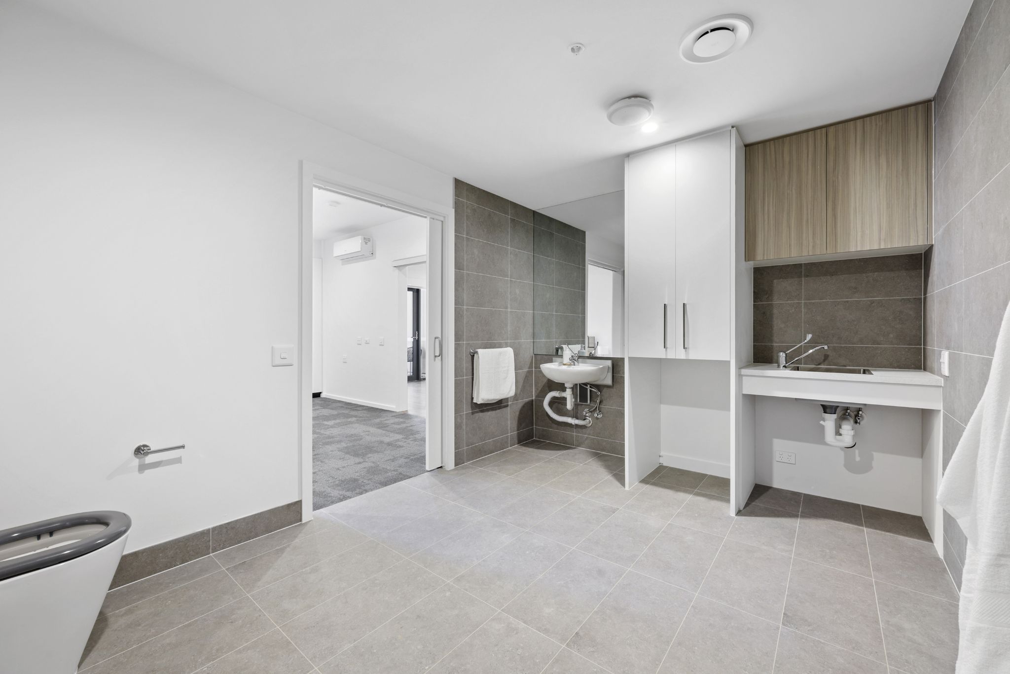 008 Open2view_ID923127-Apartment_8_46_Mortlake_Road