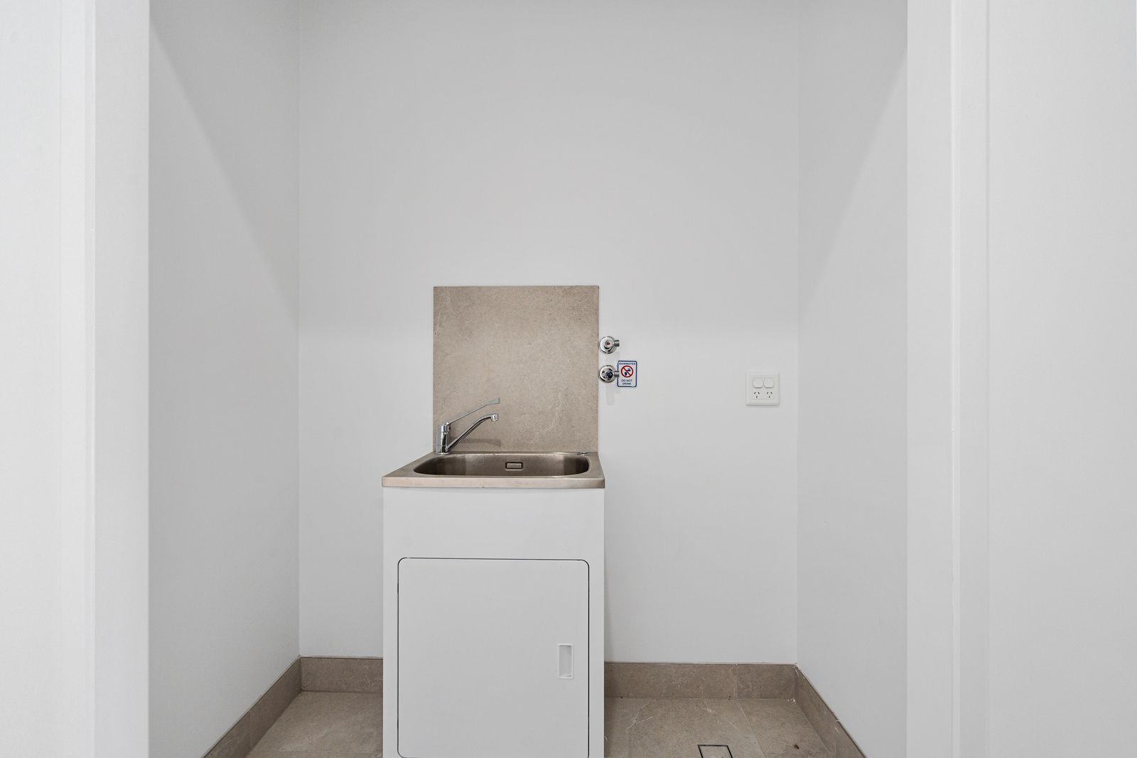 011 Open2view_ID990158-24_Mahogany_St_Newtown