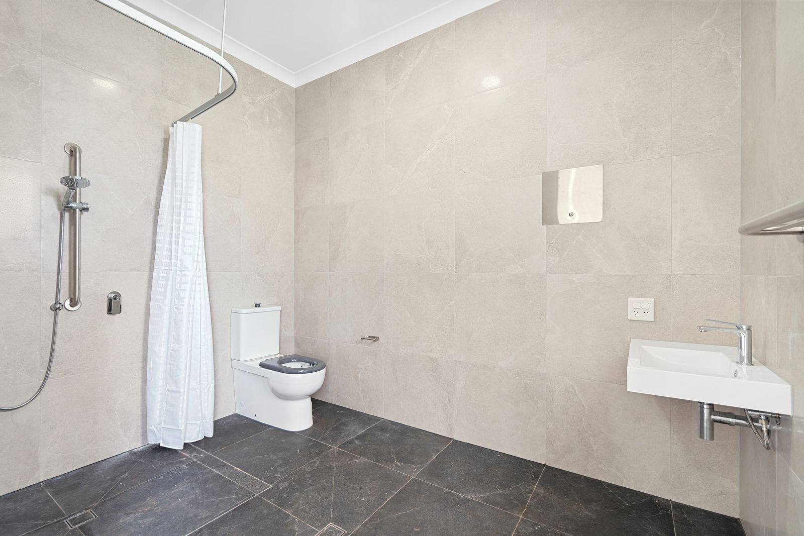 007 Open2view_ID990158-24_Mahogany_St_Newtown