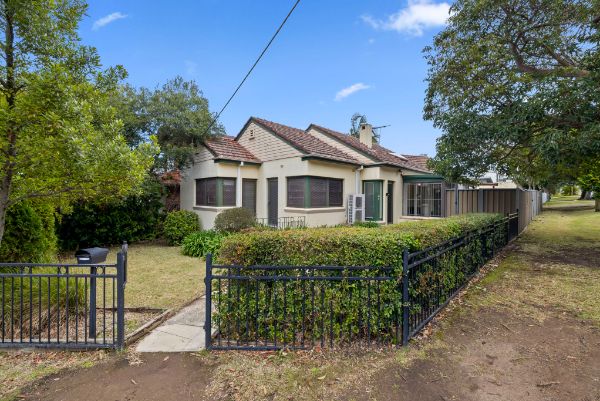 1 web-or-mls-7-trickett-rd