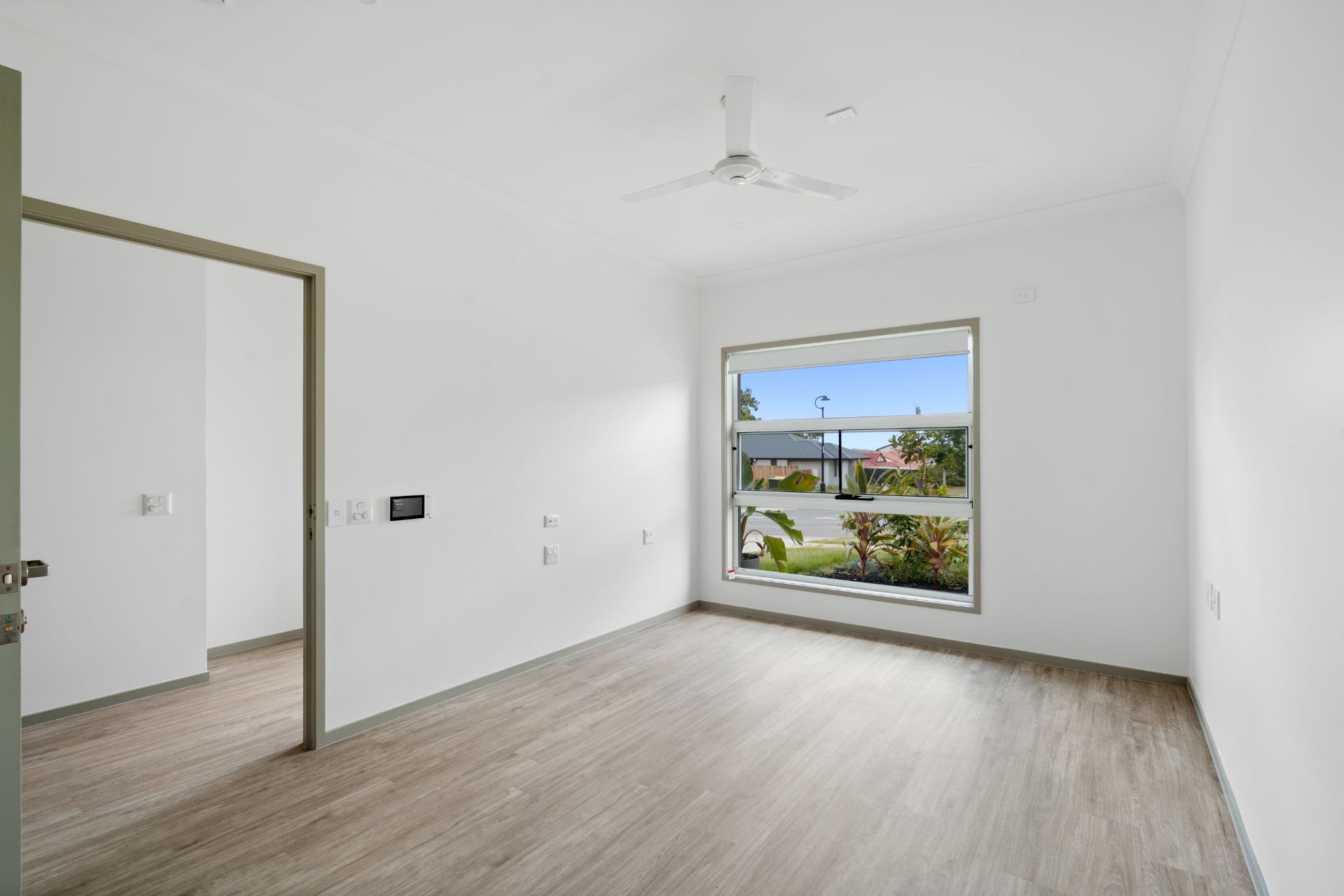 002 Open2view_ID999346-23_Brentwood_Street