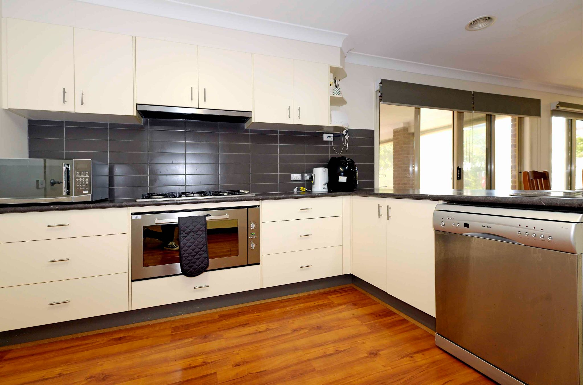 Sunnypine1538227C Cairnlea