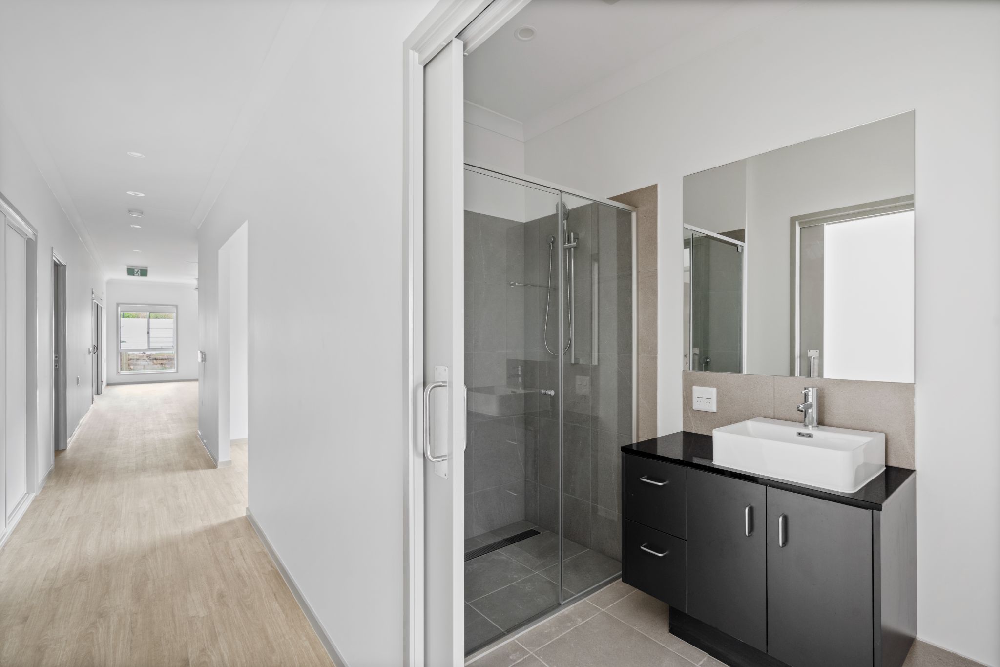 005 Open2view_ID999346-23_Brentwood_Street