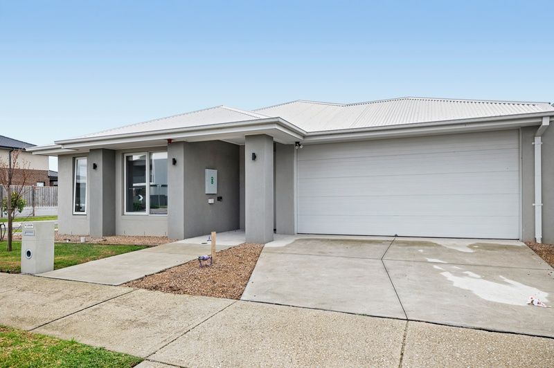 31 Spirit Boulevard Cranbourne 002_800px