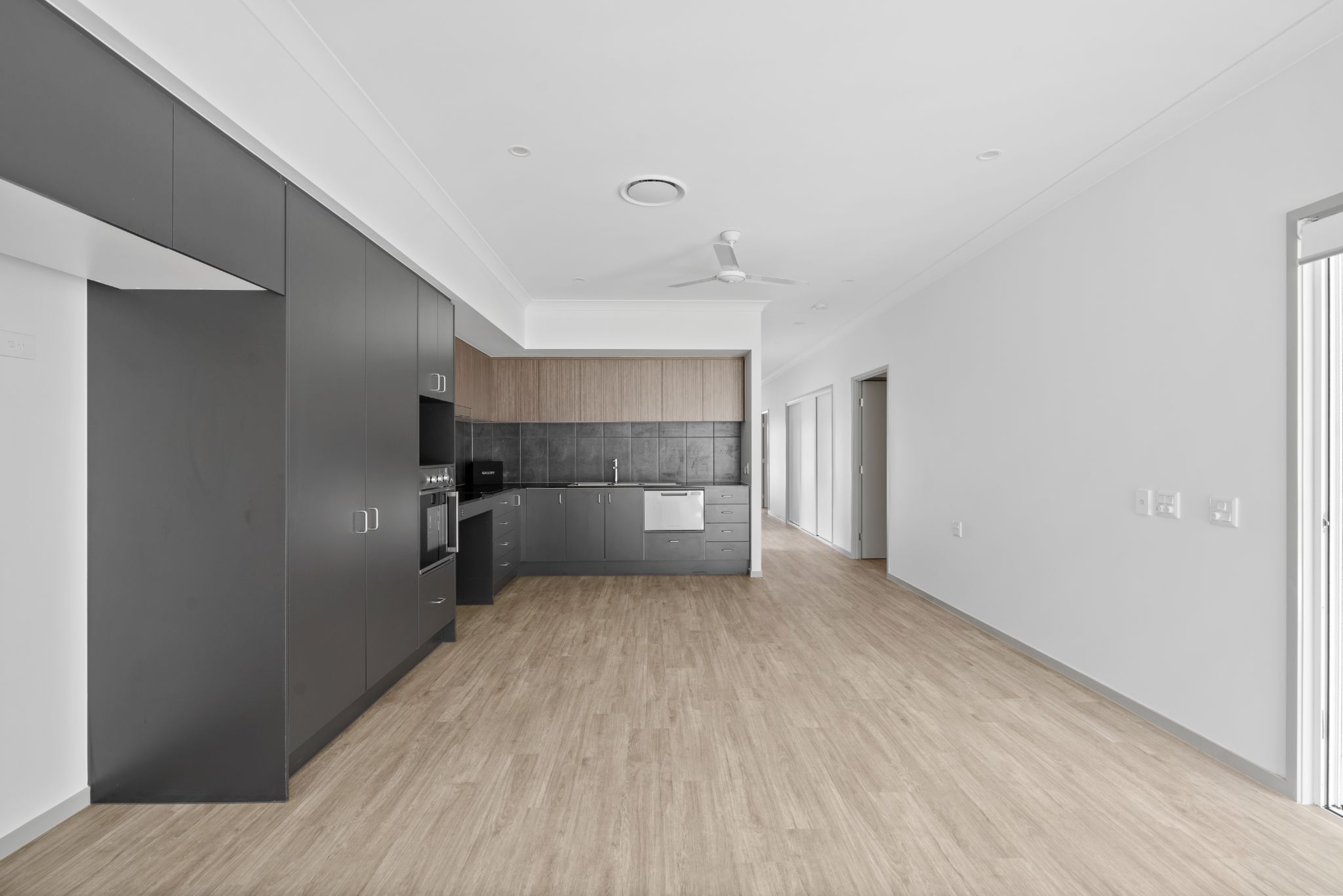 013 Open2view_ID999346-23_Brentwood_Street