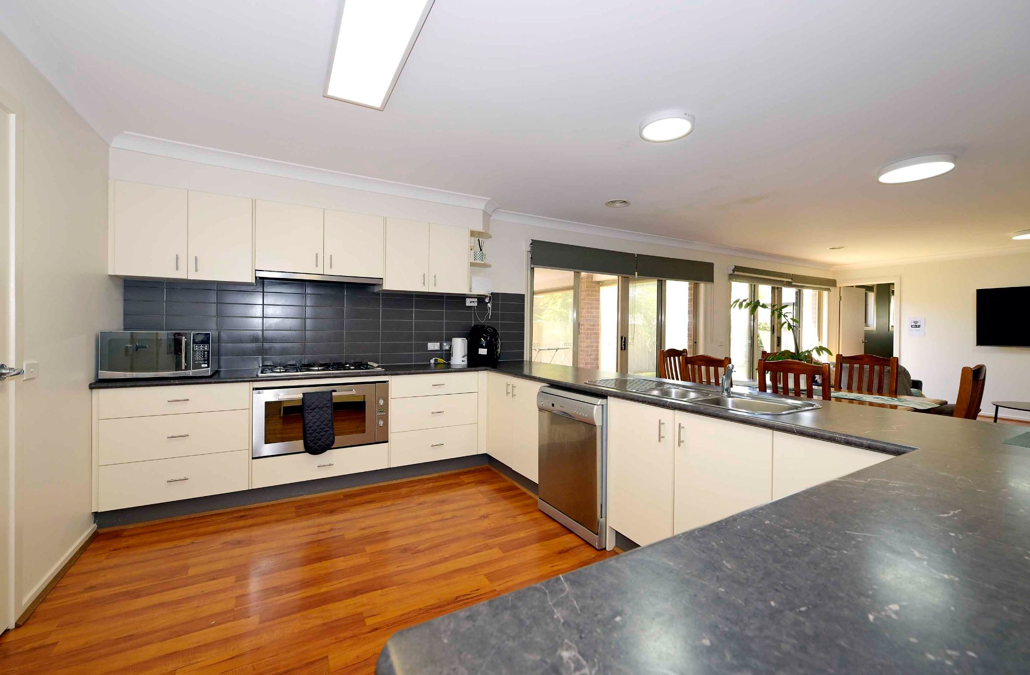 Sunnypine1537527C Cairnlea