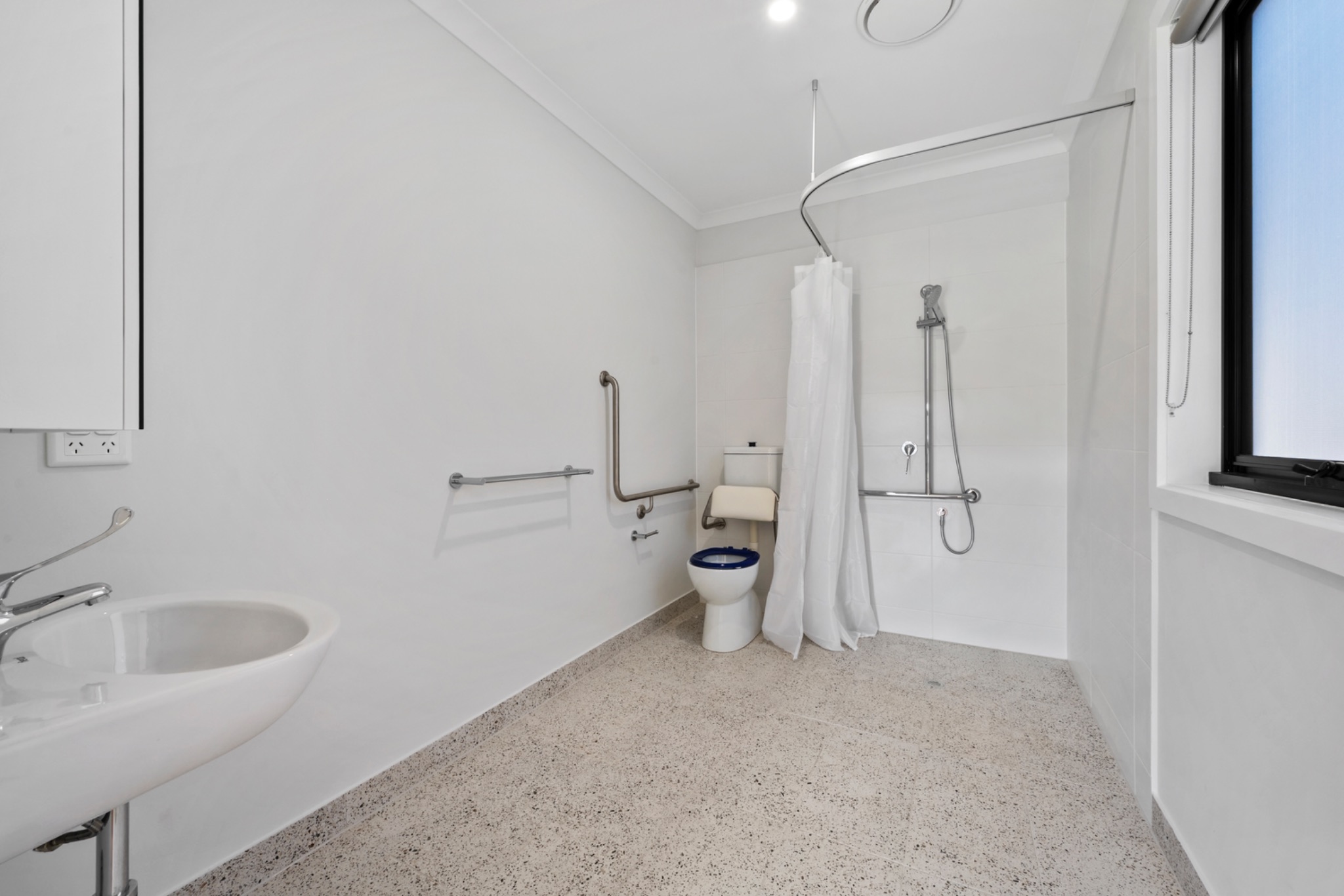 002 Open2view_ID862029-