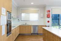 25 LR-SILL040_fern bay_shared kitchen