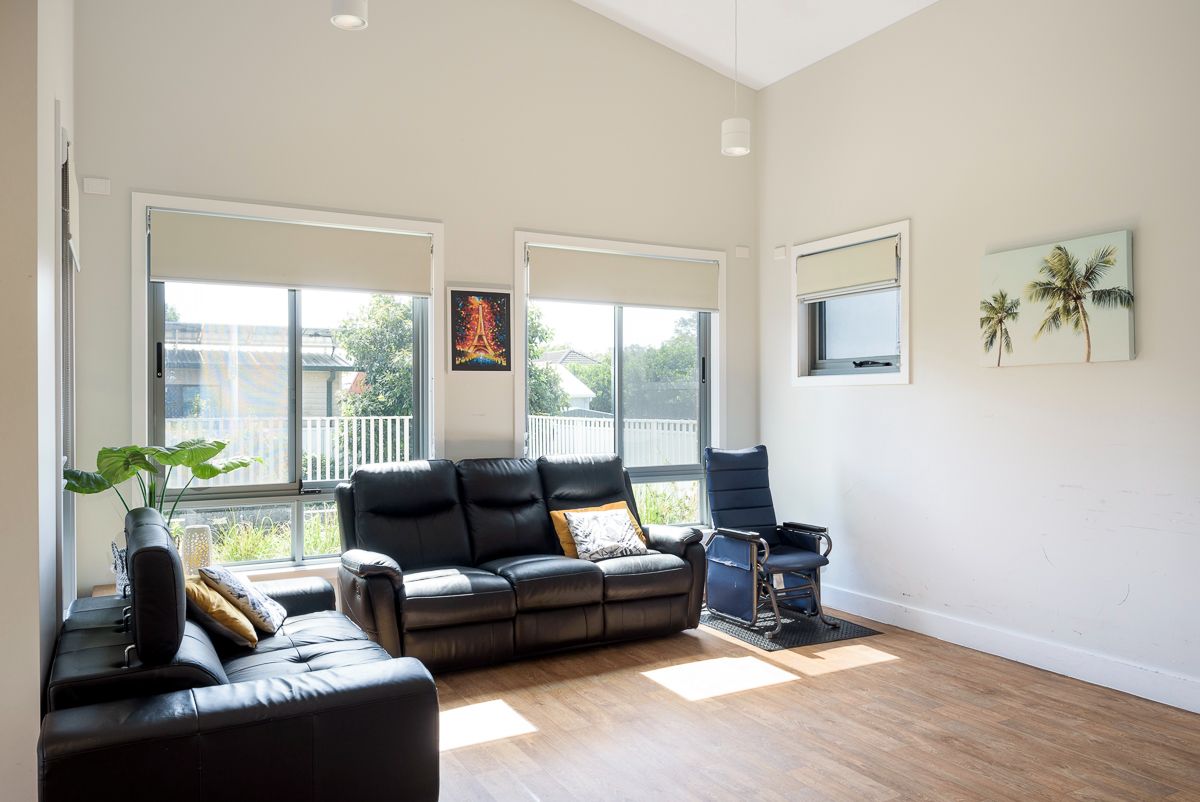 27 LR-SILL040_fern bay_shared living