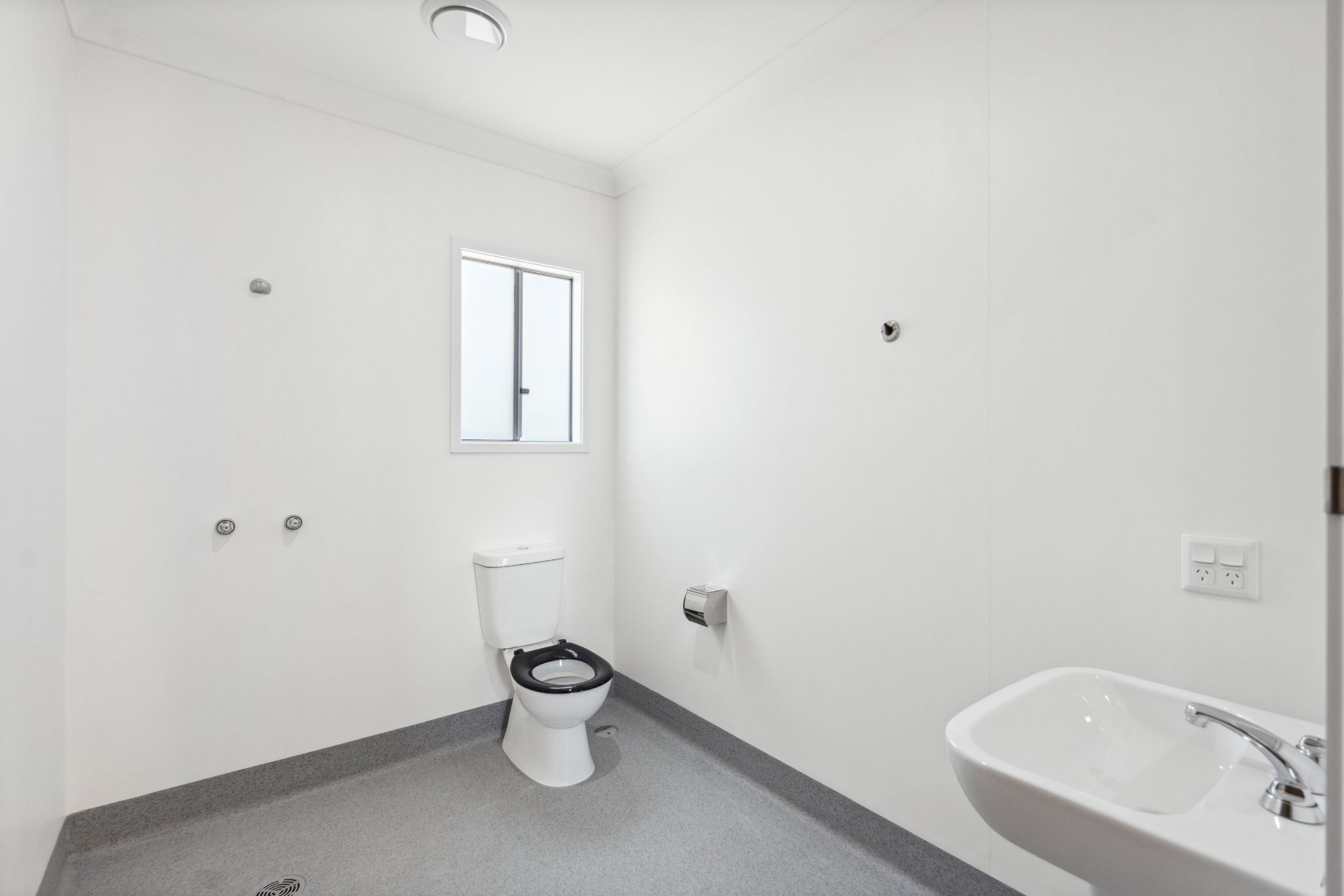 003 Open2view_ID915707-67_Sunny_Crescent