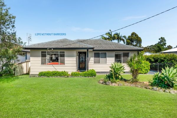 LWBN 483234_House Front 1 - Logo