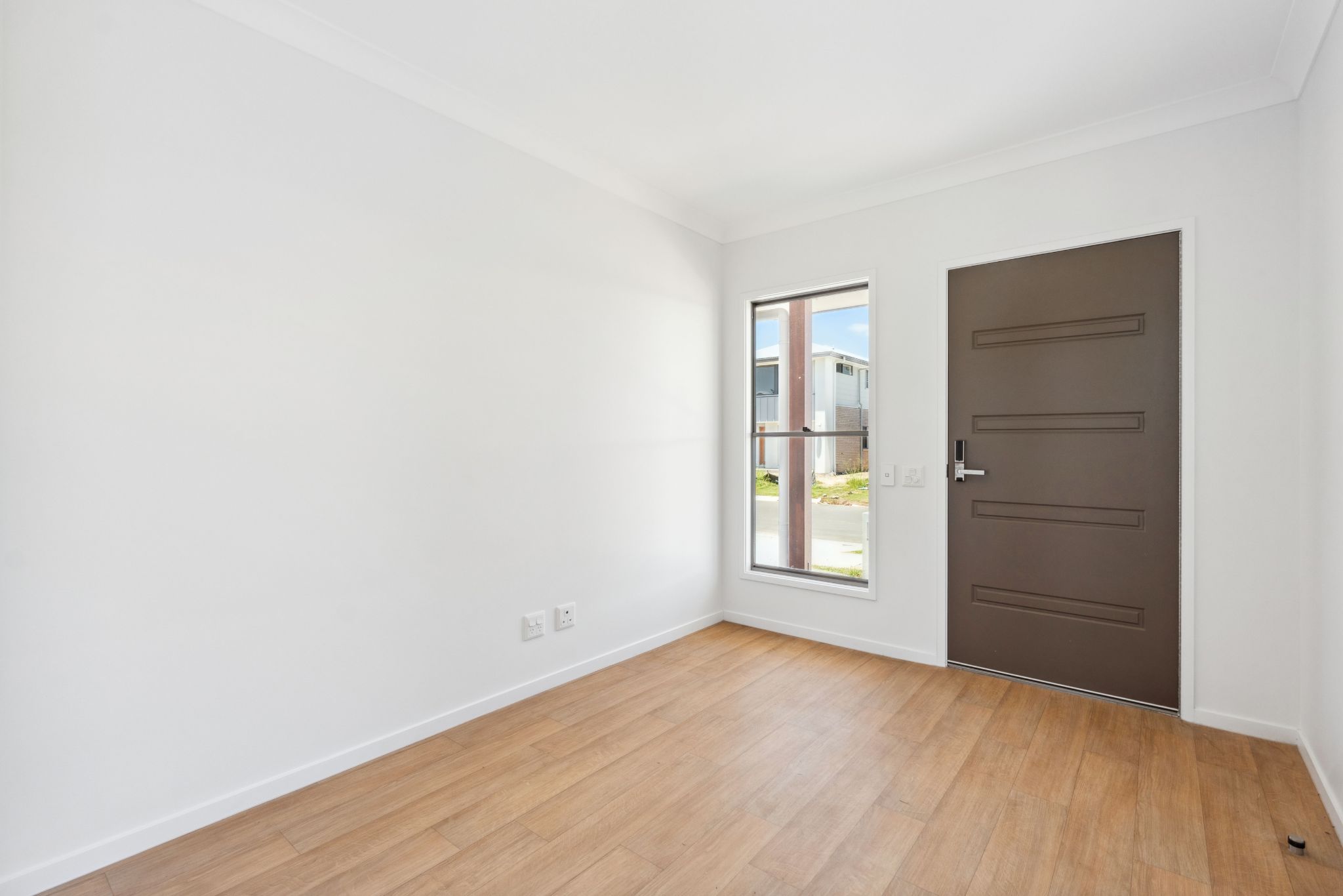 010 Open2view_ID915707-67_Sunny_Crescent