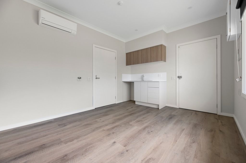 Front Living  12 Smith Avenue Noble Park 023_1024