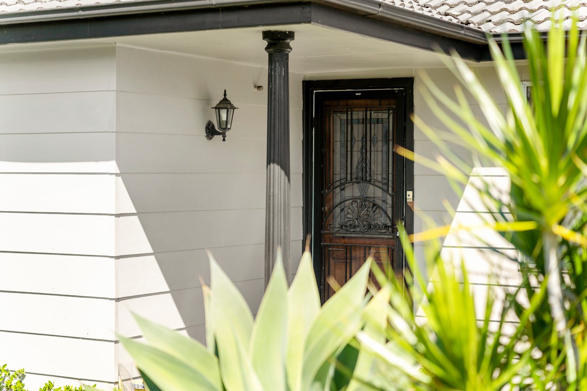 LWBN 483234_Front Door