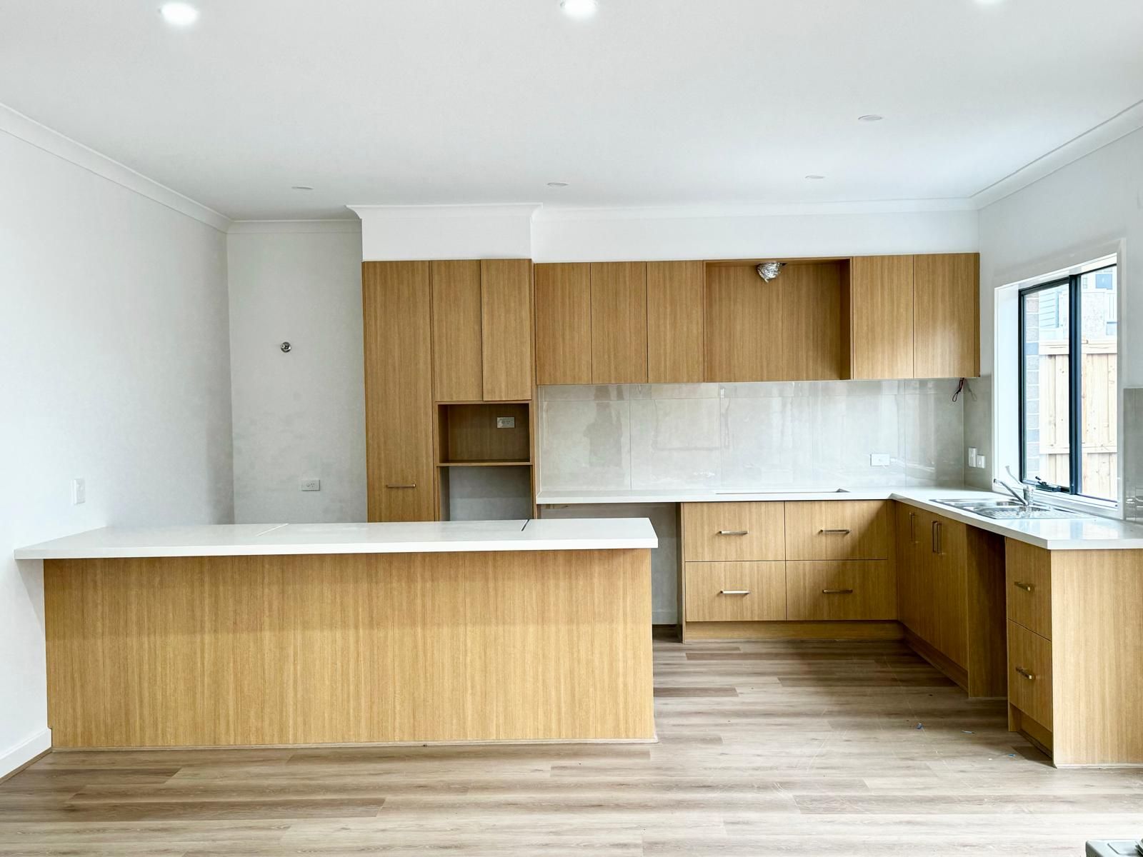 8 Kitchen Large