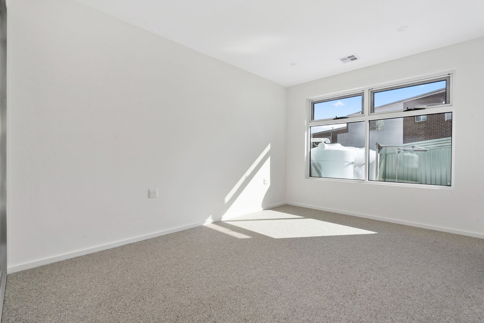 012 Open2view_ID959605-1_35_Ainsworth_Street__Mawson