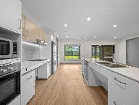 2   Elliott St 13 - Kitchen