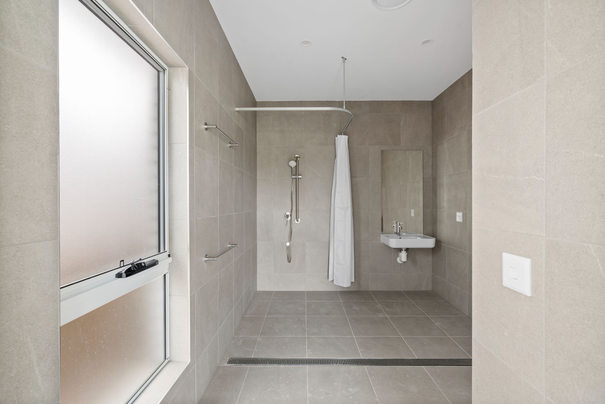 003 Open2view_ID999346-23_Brentwood_Street