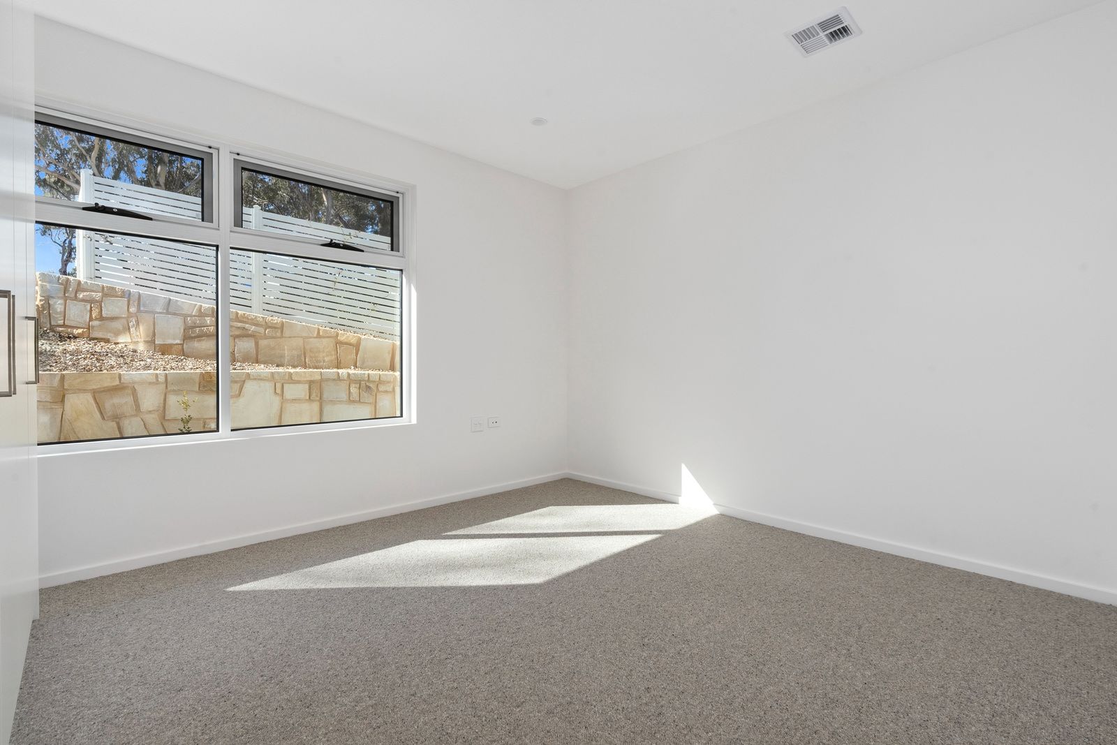 006 Open2view_ID959605-1_35_Ainsworth_Street__Mawson