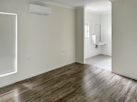 8   Chenoweth Dve 43 - Bed to Ens