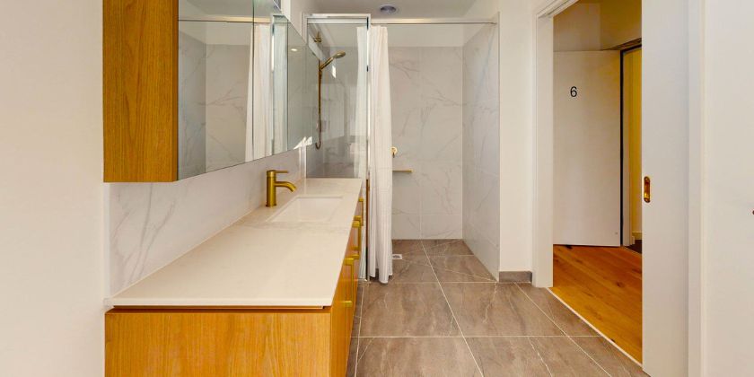 10 Bathroom2
