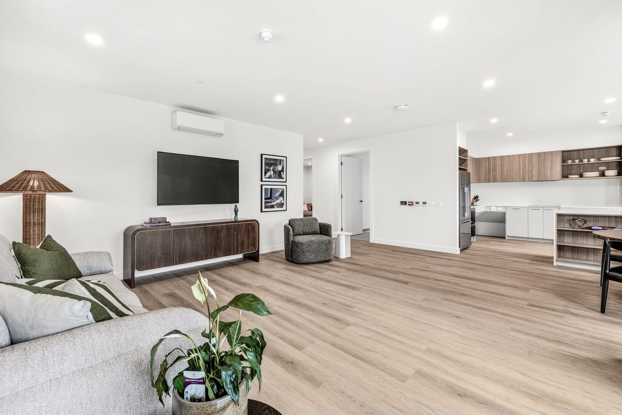 web 1762861157352_bwrm-005