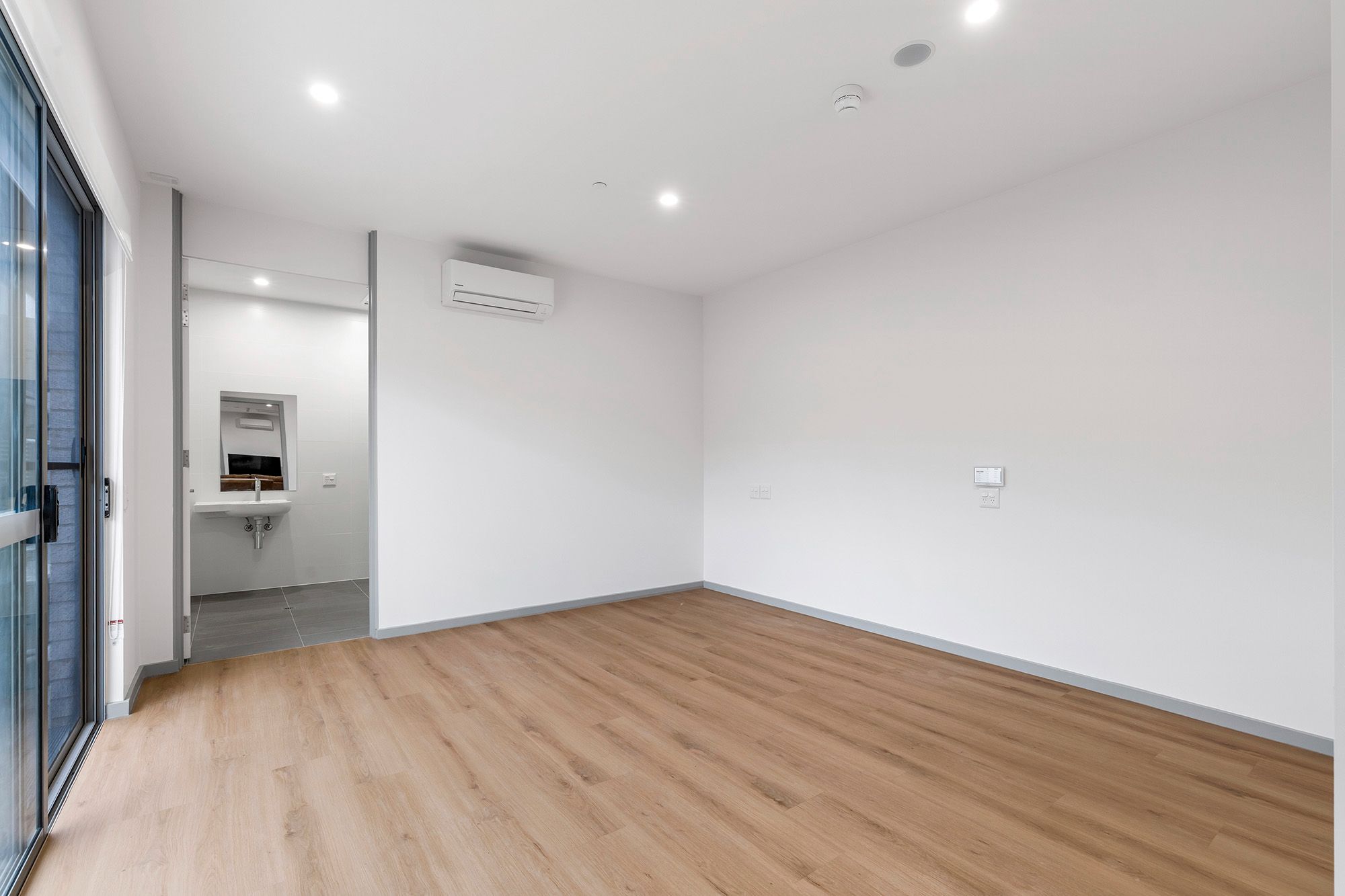 O Halloran 1 BR - Bedroom into Ensuite LR No Logo