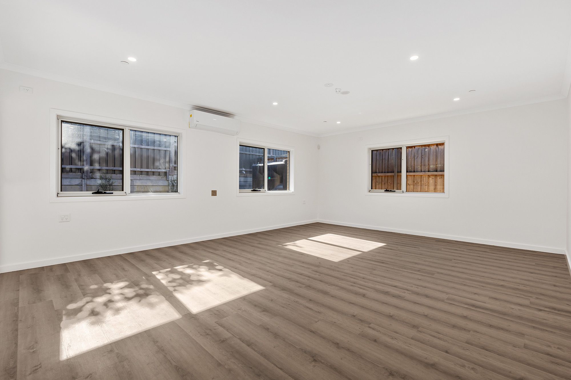 Bankside   Living Dining LR No Logo