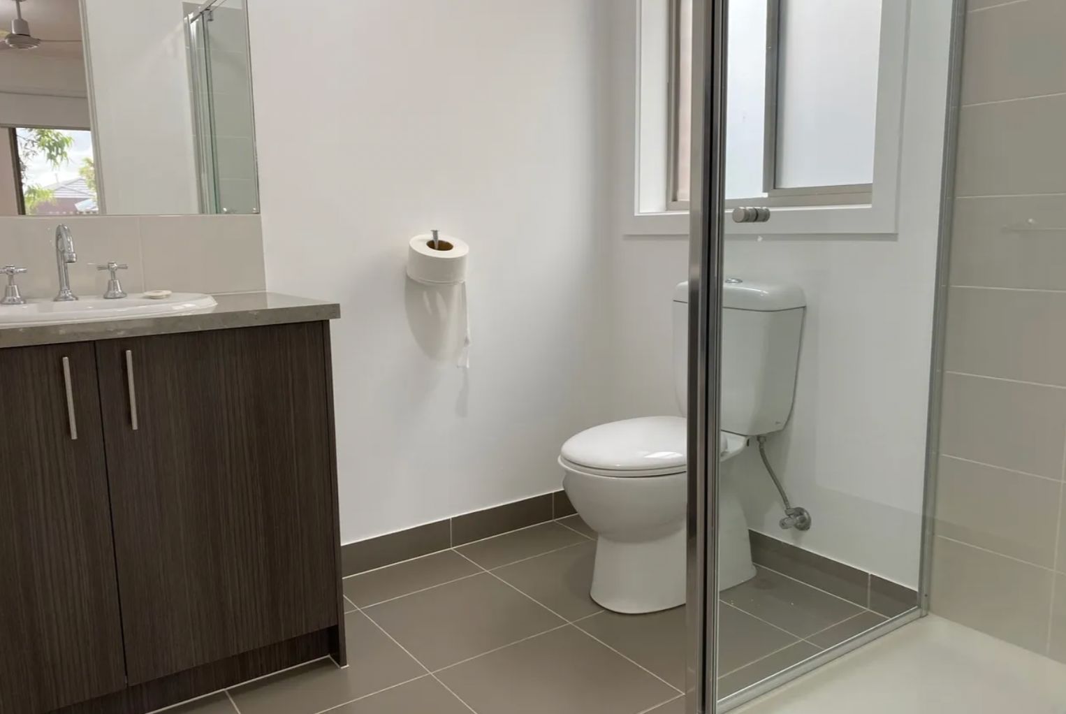 Edgars Rd Bathroom 1