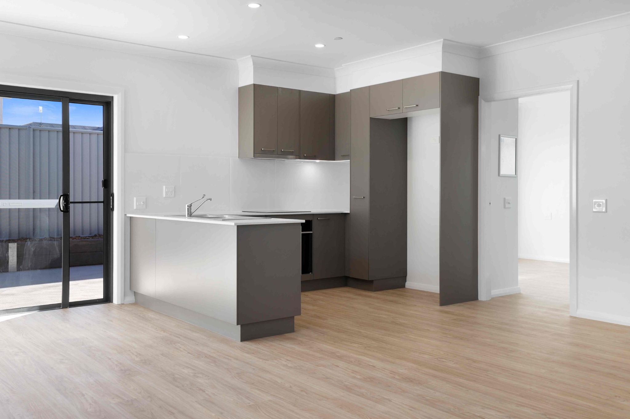 38 Mustang Close  66)