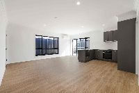 38 Mustang Close  65)