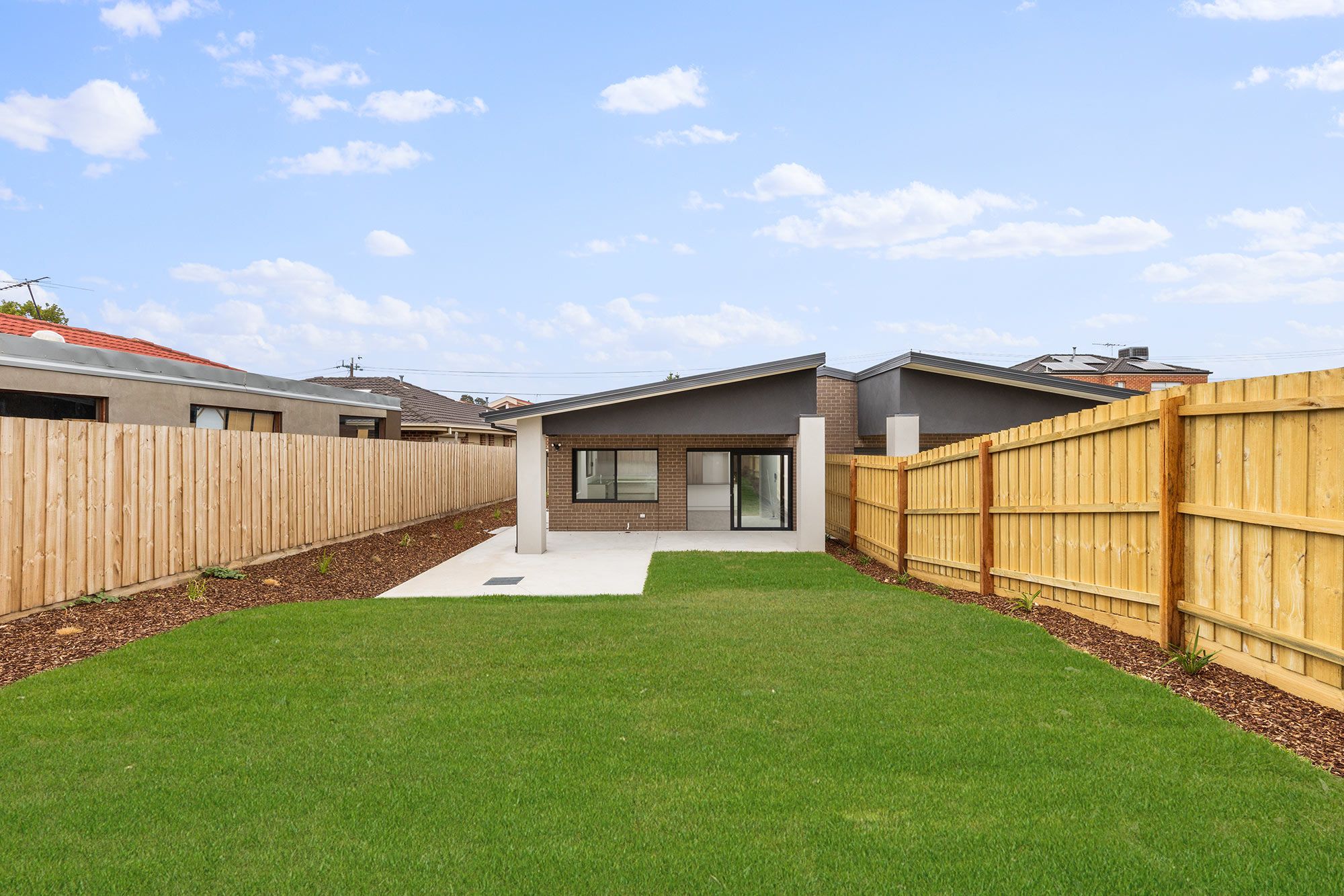 Elizabeth   Backyard 3 LR No Logo