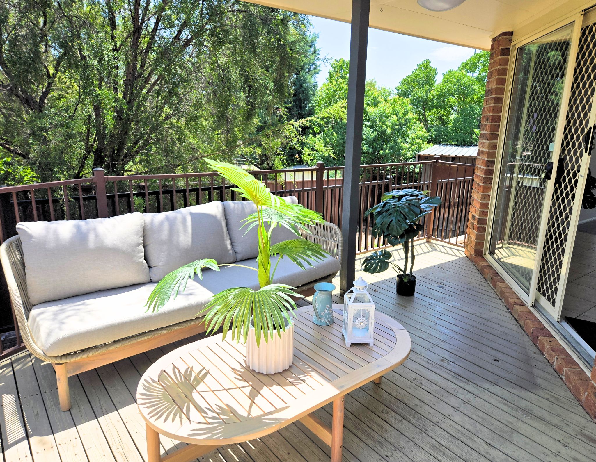 1 3 Eschol Park_inside_003