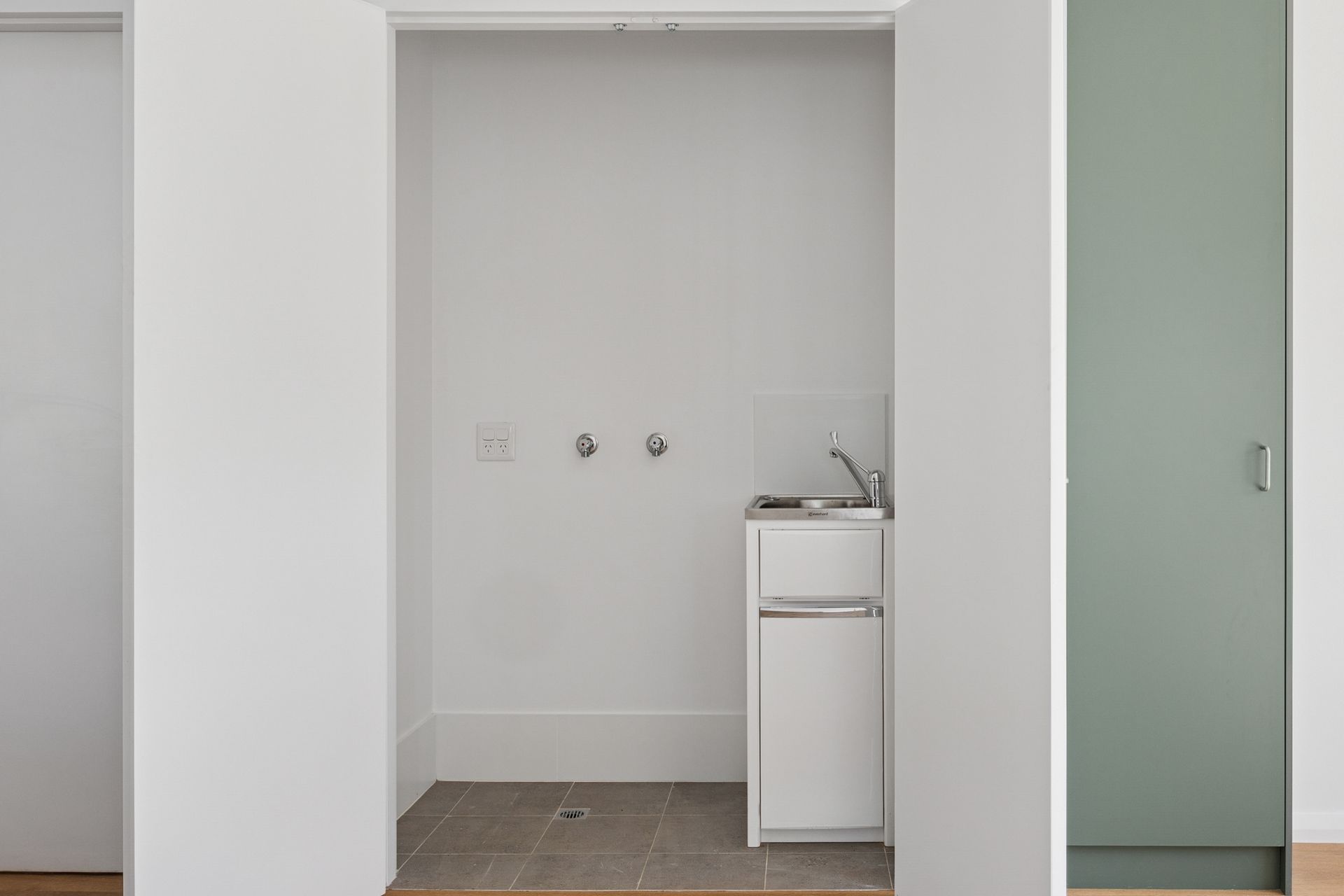 web 32 Dale Rd, Armadale 12