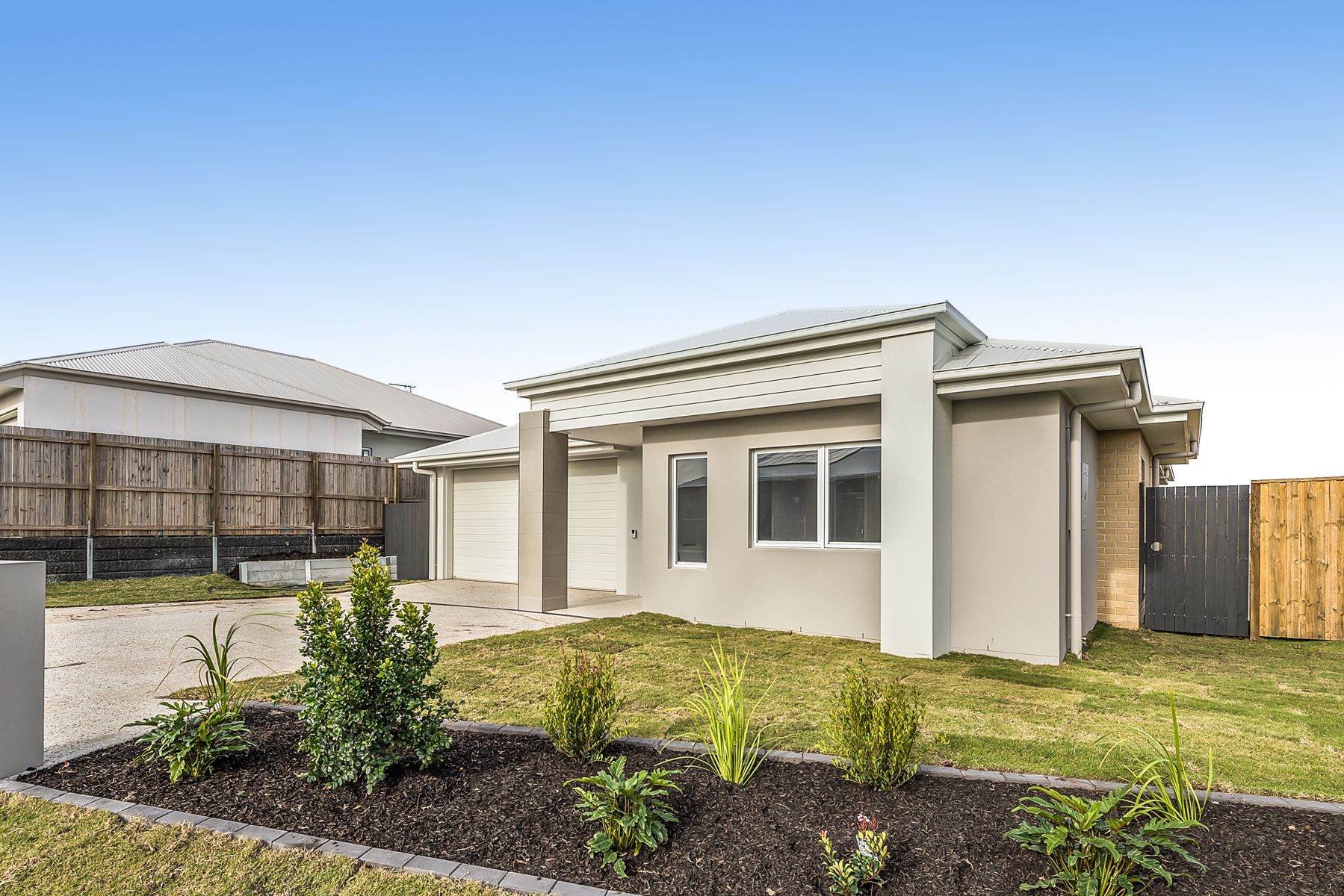 1 Halifax st Redland Bay Qld    2HPS + OOA House (04)