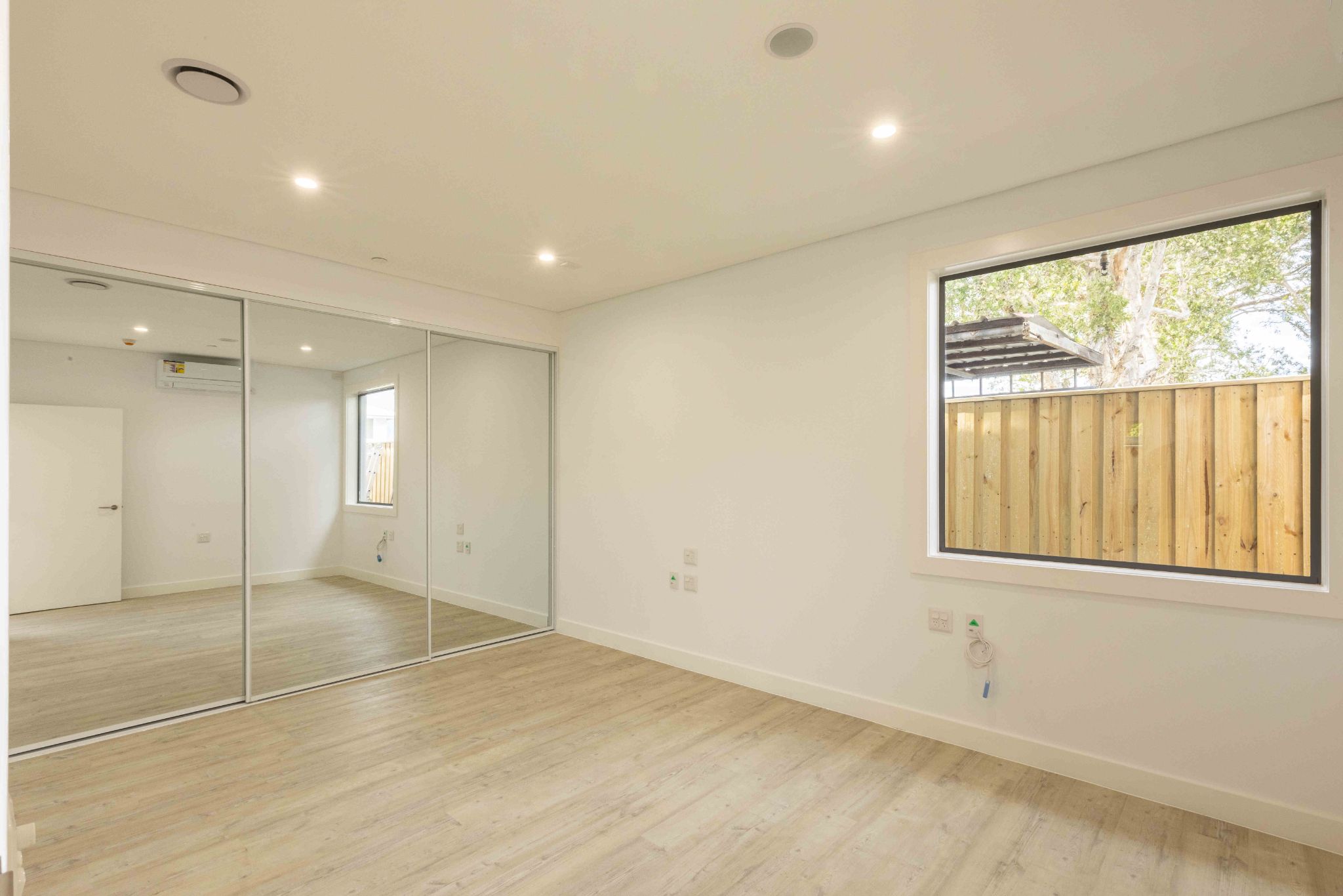 ajhectmokasbf8orpr8z