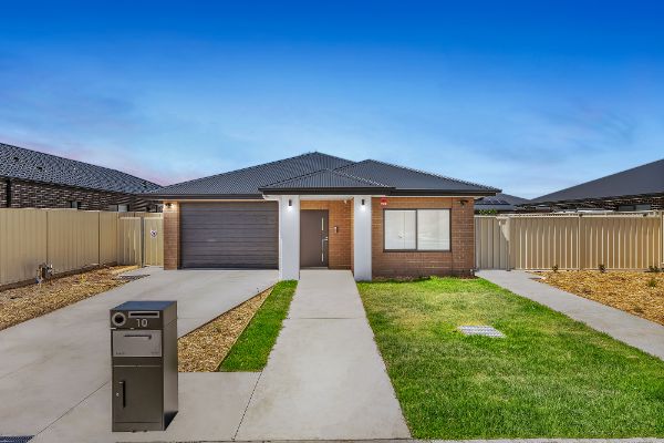 Sandringham   Facade 1 Dusk LR No Logo